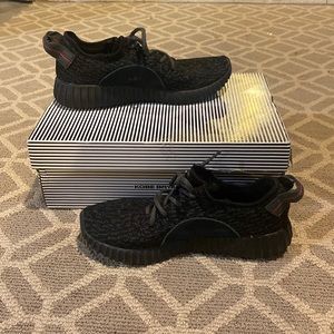 adidas yeezys in black